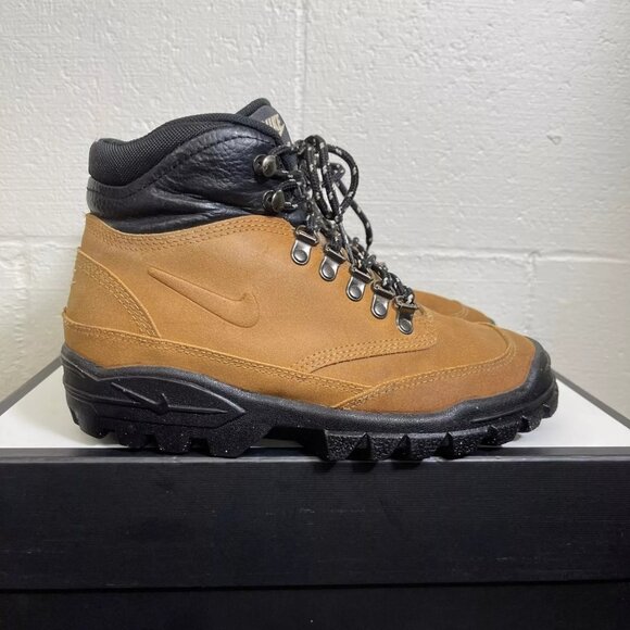 Nike Shoes - Nike Air ACG Women's Hiking Athletic Boots 950204 Y2-3 Size 7.5 Leather